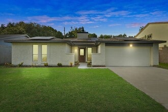 Building Photo - 2322 Aprilmont Dr