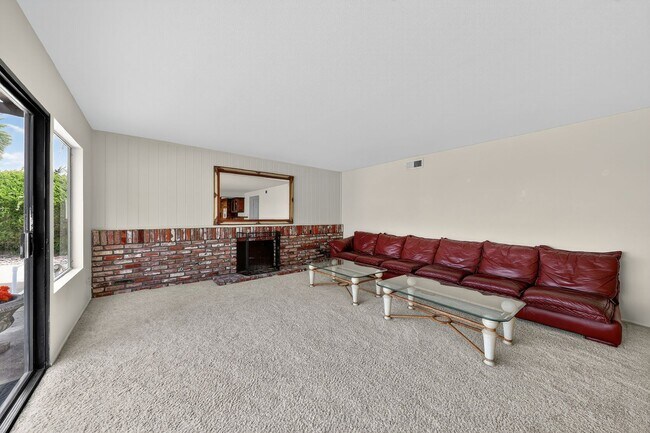 Building Photo - 5BR; 3BA Pool Home with Stunning Views in ...