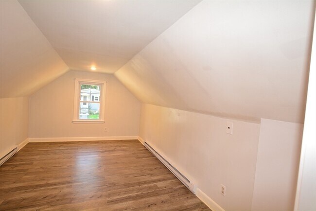 Building Photo - 11 Tolman St
