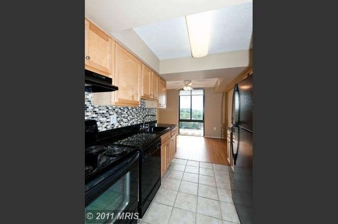 Building Photo - 4500 S Four Mile Run Dr