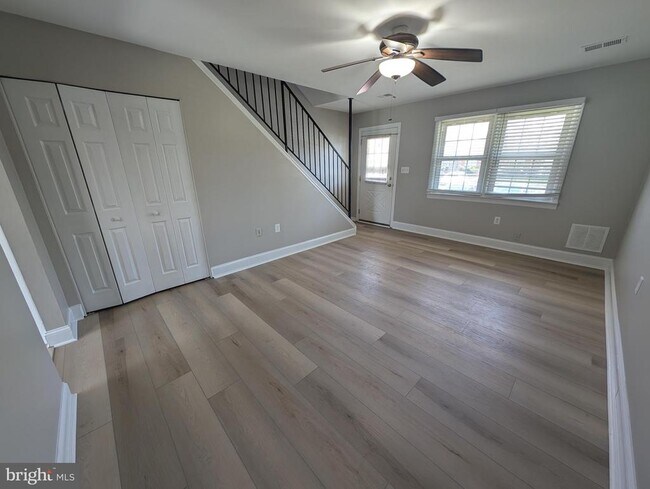 Building Photo - 8435 Norwood Dr