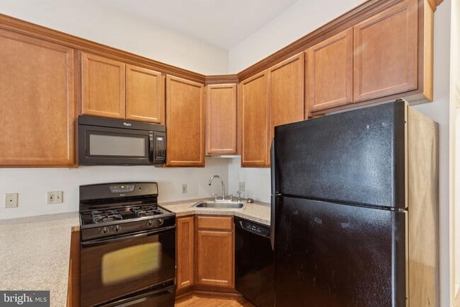 Building Photo - 2542 W Girard Ave