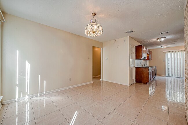 Building Photo - 1490 Hunters Park Dr