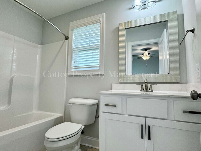 Building Photo - 4732 Siddons Dr