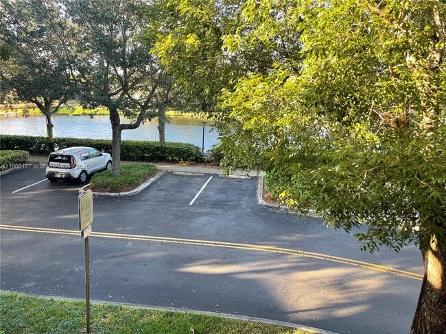 Building Photo - 2541 Centergate Dr