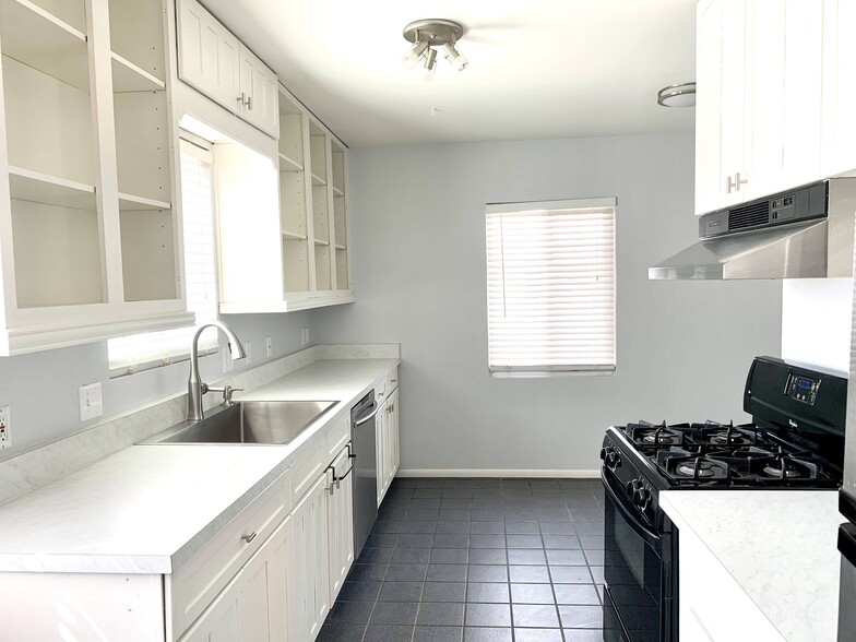 Kitchen - 1637 East Coronado Road