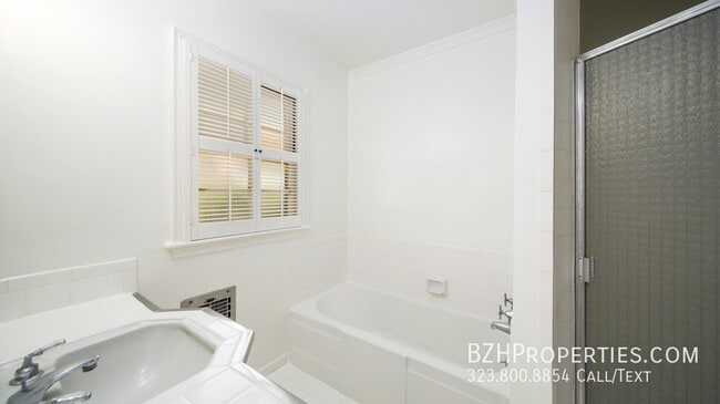 Building Photo - 1284 S Beverly Glen Blvd