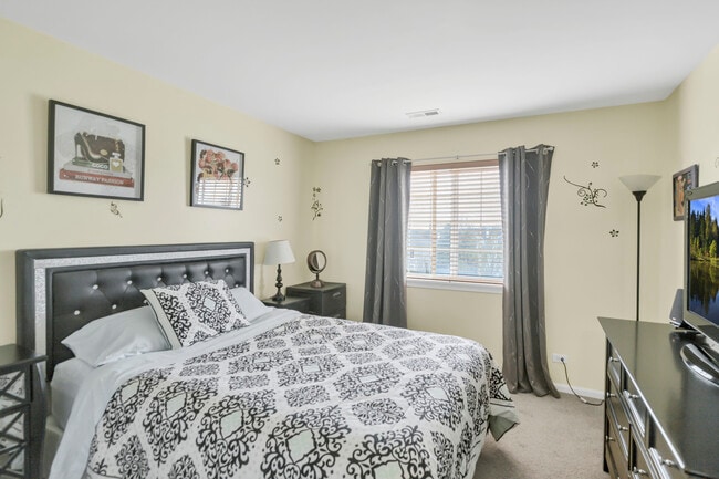 Building Photo - 1263 Tamarack Dr