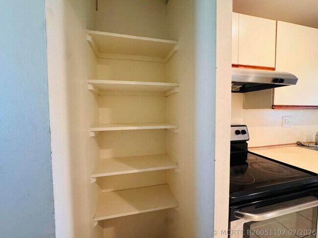 Building Photo - 8025 S Colony Cir