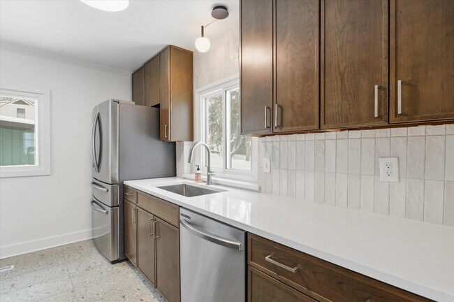 Building Photo - 2029 Ferdon Rd