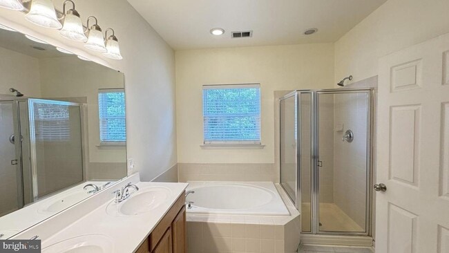 Building Photo - 9658 Atterbury Ln
