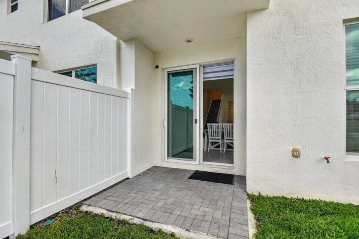 Building Photo - 6933 Harbours Edge Ave