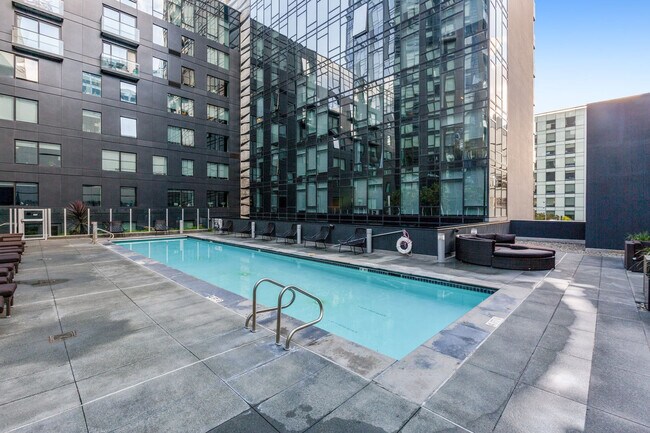 Building Photo - 8 10th St