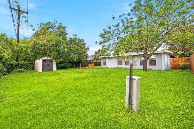 Building Photo - 6009 Leafwood Cir
