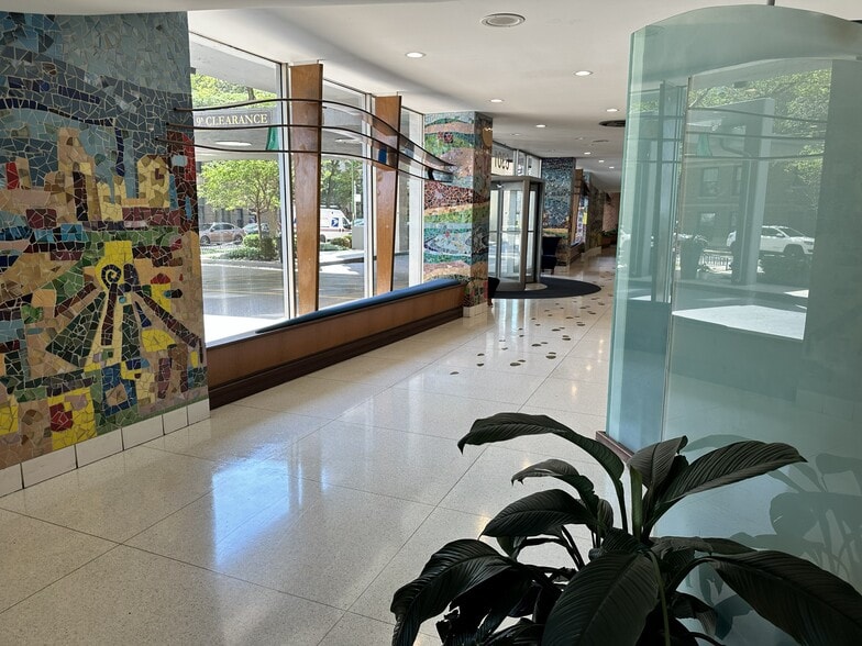 Lobby - 6301 N Sheridan Rd