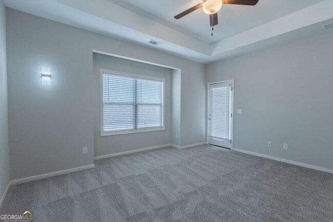 Building Photo - 214 Oakwood Dr