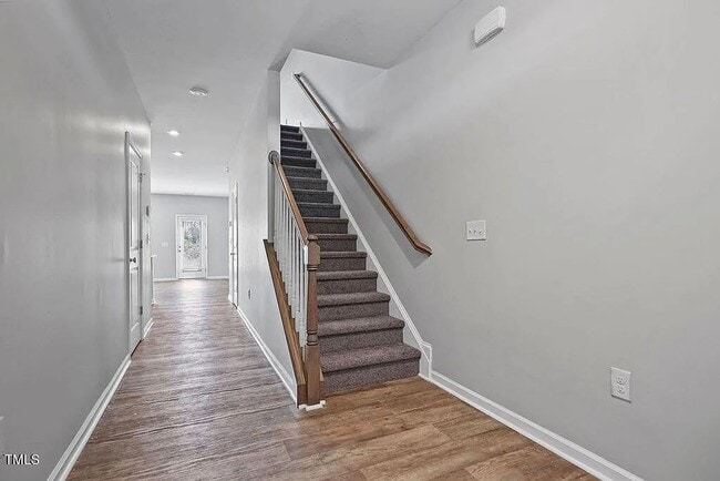 Building Photo - 3 Bedroom Townhome in Clayton