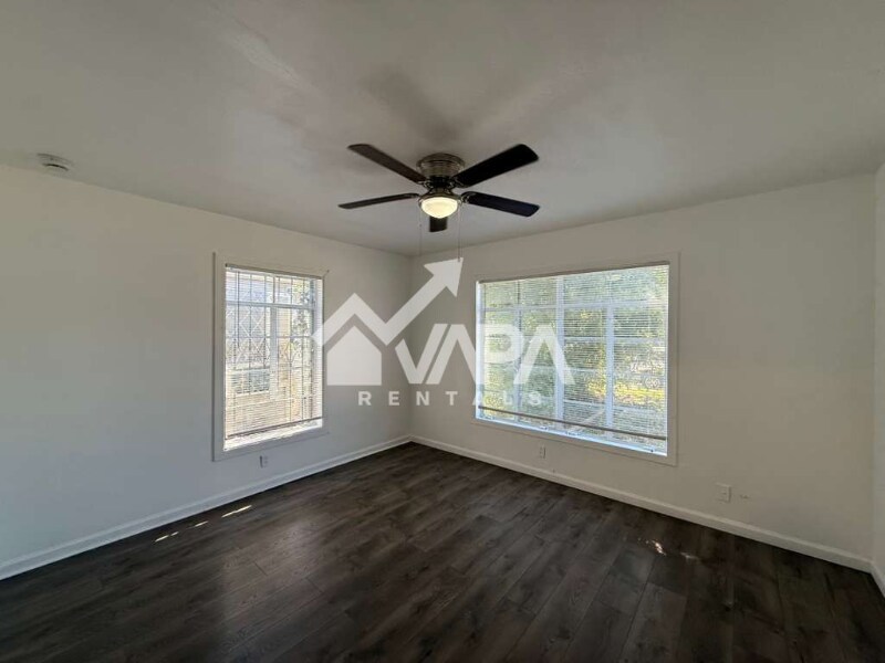 Building Photo - 602 Canton