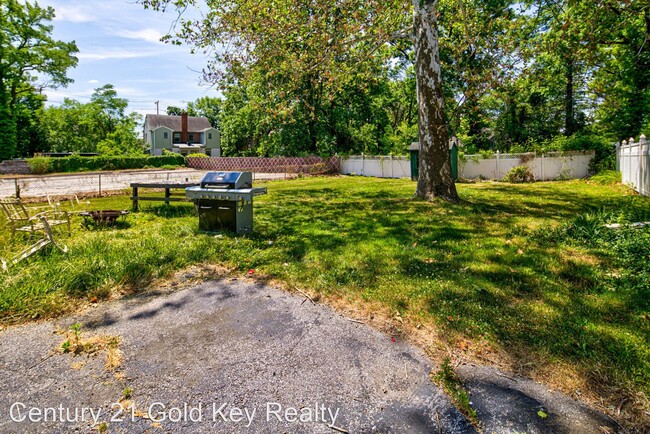 Building Photo - 3 br, 1.5 bath House - 133 West Main Street