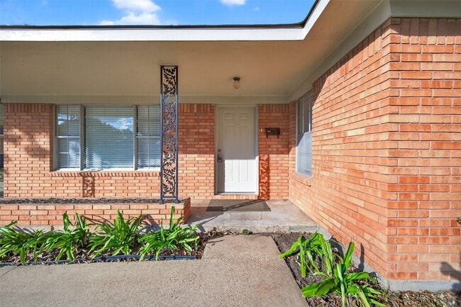 Building Photo - 1411 Mimosa Ln