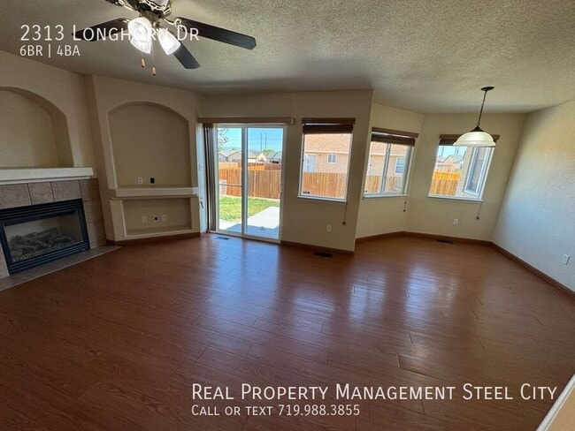 Building Photo - 2313 Longhorn Dr