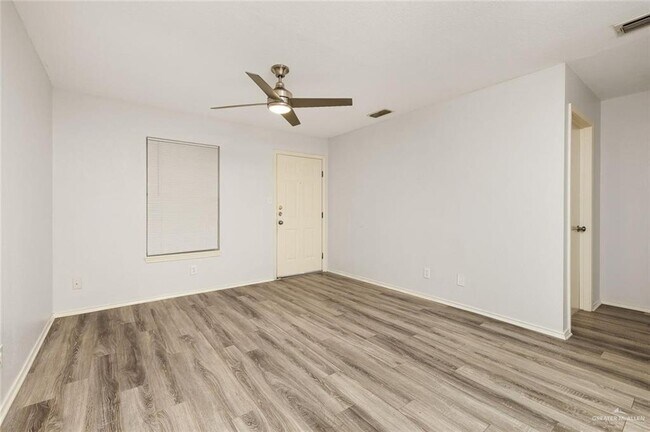 Building Photo - 8 Ulex Ave