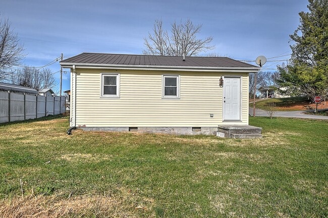 Building Photo - 214 Taylor Ave