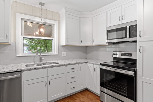 Building Photo - Introducing a newly renovated 3 bedroom, 2...