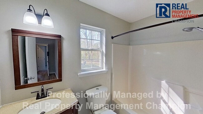 Building Photo - 3 BD/2 BA Home with Fenced Yard & Attached Garage