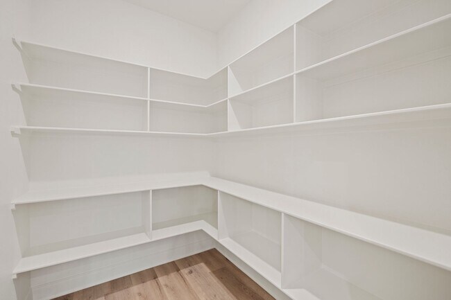 Building Photo - 4 bedroom in Flint! Only 2 years old!