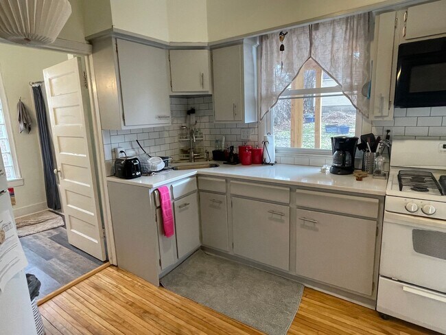 Building Photo - 2723 Taylor St NE