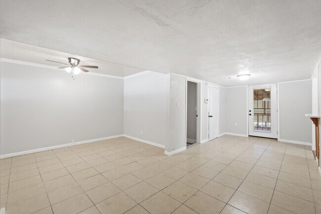 Building Photo - 5966 Doulton Dr