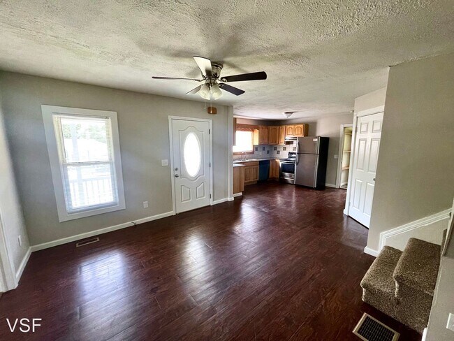 Building Photo - 3 br, 1 bath House - 328 Morehead St.