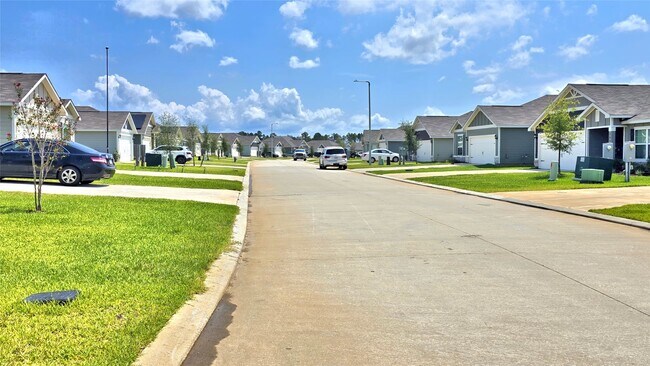 Building Photo - 16351 Sweet Grv Dr