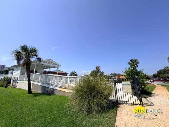 Building Photo - 4000 Gulf Terrace Dr