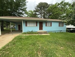 Building Photo - 1444 Maria Dr