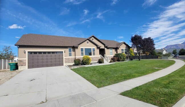 Building Photo - Large and Spacious Lehi Home