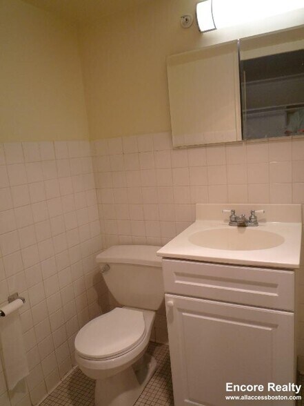 Building Photo - 16 Monmouth Ct