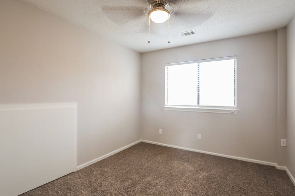 Building Photo - 657 Edgewood Dr