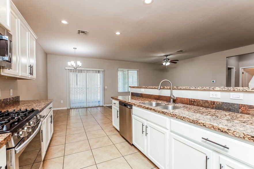 Building Photo - 8237 W Kittiwake Ln