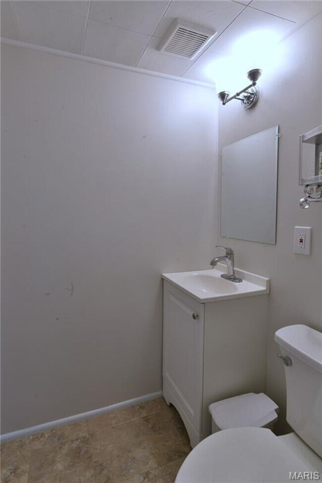 Building Photo - 965 Orchard Lakes Dr