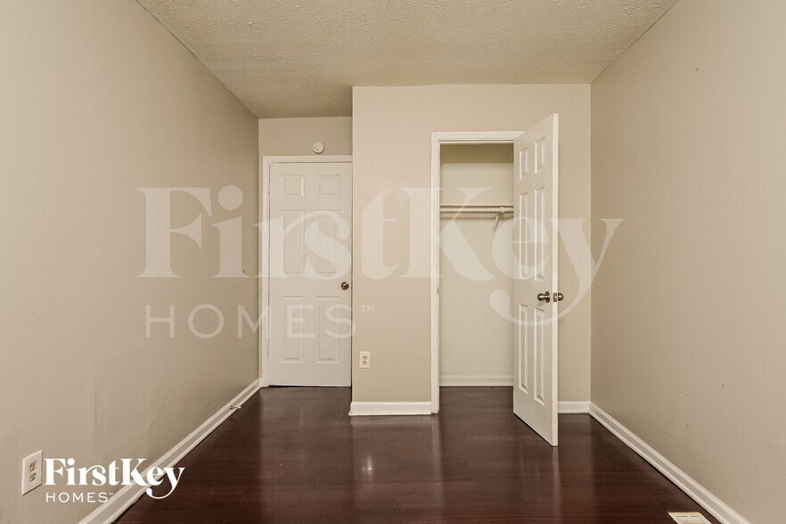 Building Photo - 2211 Cherokee Valley Cir