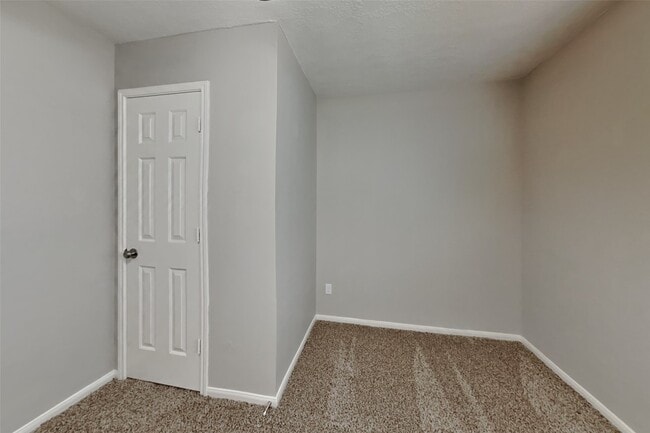 Building Photo - 10834 Glenora Dr