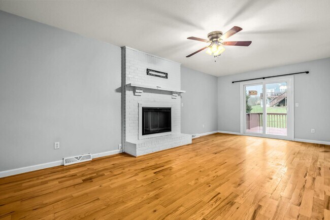 Building Photo - 215 Darrell Dr