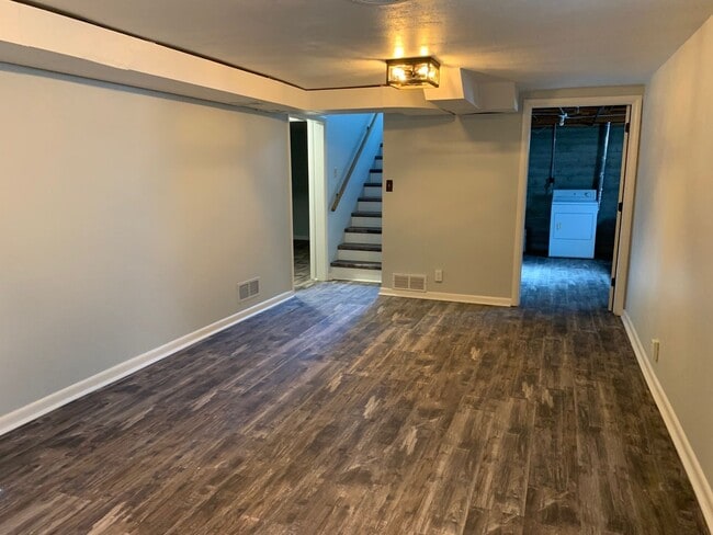 Building Photo - Wonderful 4 Bedroom 2 Bathroom Home in Eastridge!