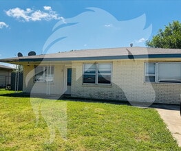 Building Photo - "Charming 4-Bed Oasis on NW Hoover Ave, La...