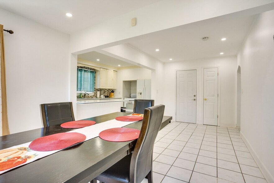 Building Photo - 112 Rockwood Pl