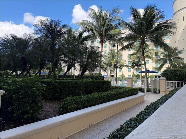 Building Photo - 610 Clematis St