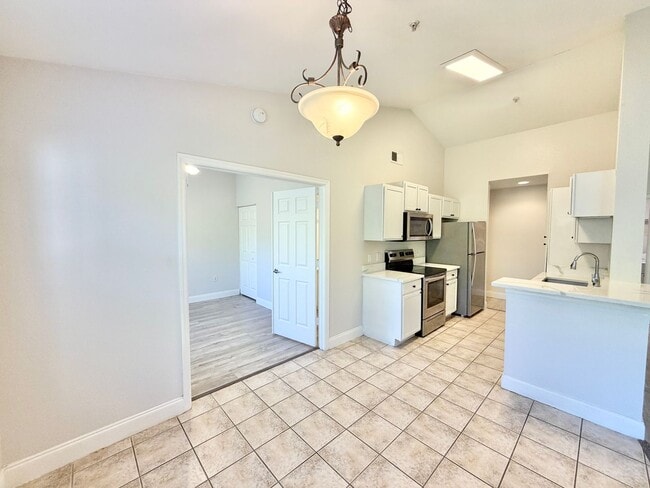 Building Photo - ** FAIRWAY PRESERVE ** 2 BED / 1 BATH COND...
