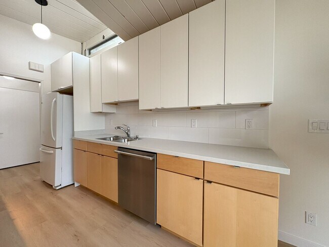 Building Photo - Newly Remodeled Single Family Home Available Now!